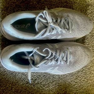 ASICS size 9 shoes great condition.